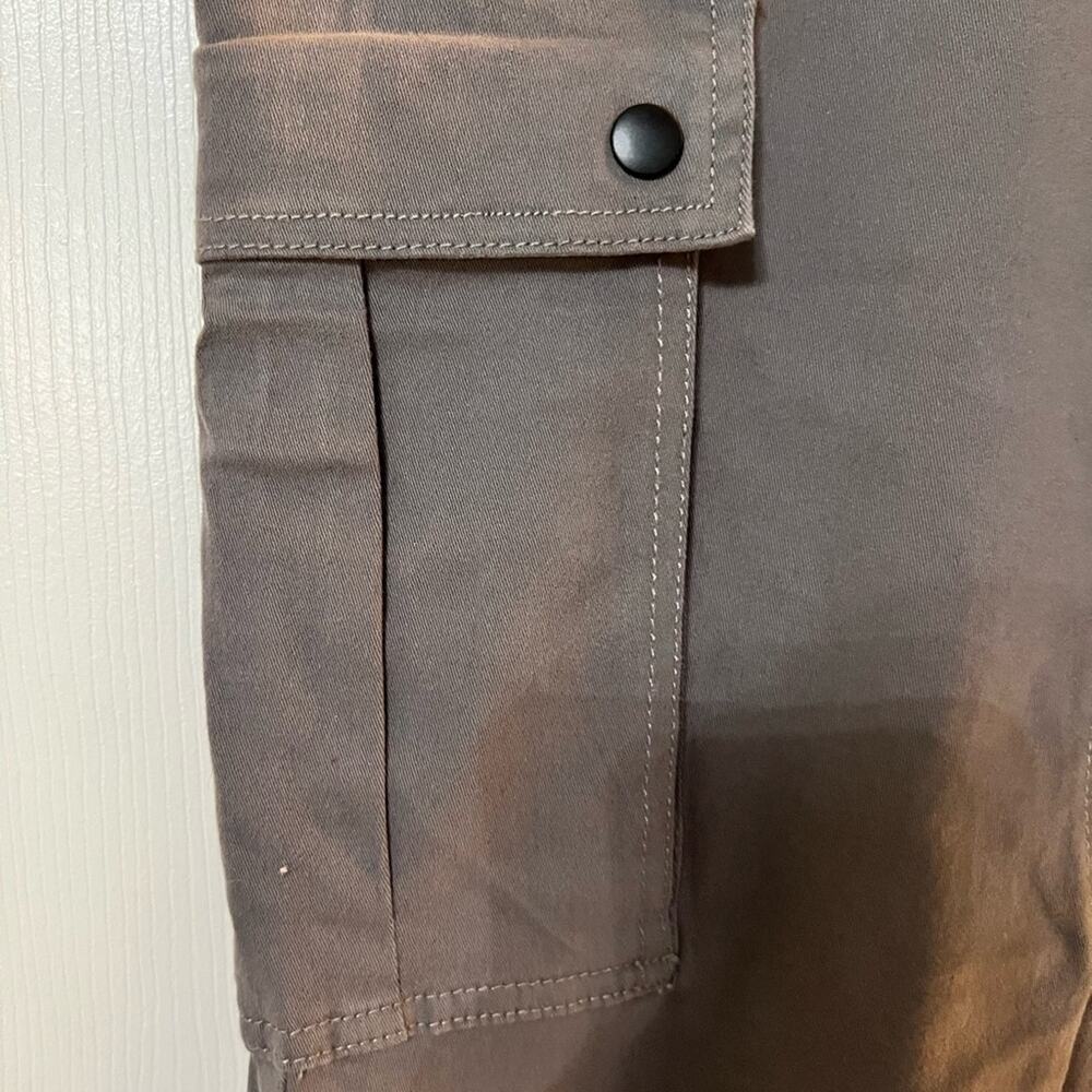 Silver Jeans Gray Cargo Pants with Modern Tapered Design Size 10 - Picture 2 of 9